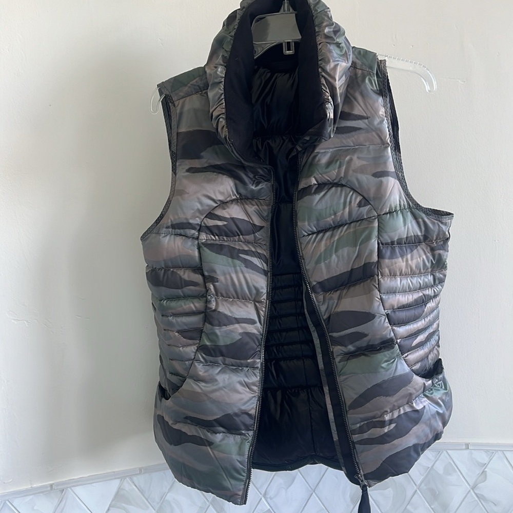 Lululemon womens camo vest